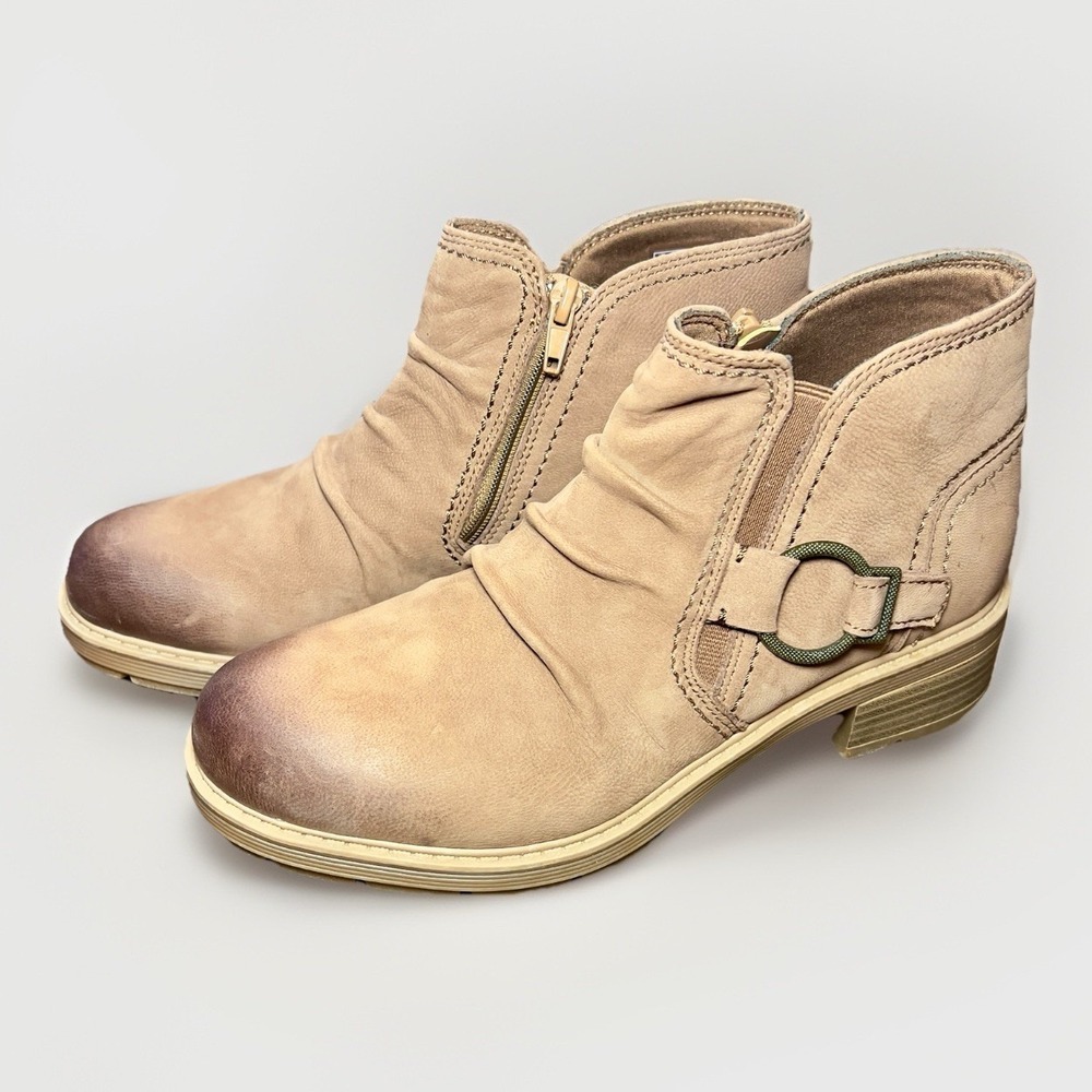 CLARKS Hearth Faye Ankle Boot Women's Size US 8.5‎ Brown Nubuck